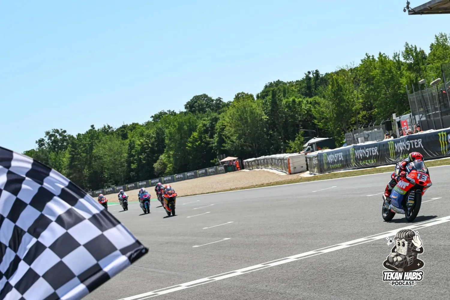 HAKIM DANISH CATAT KEMENANGAN PERTAMA DI MOTO3 CZECH GP!