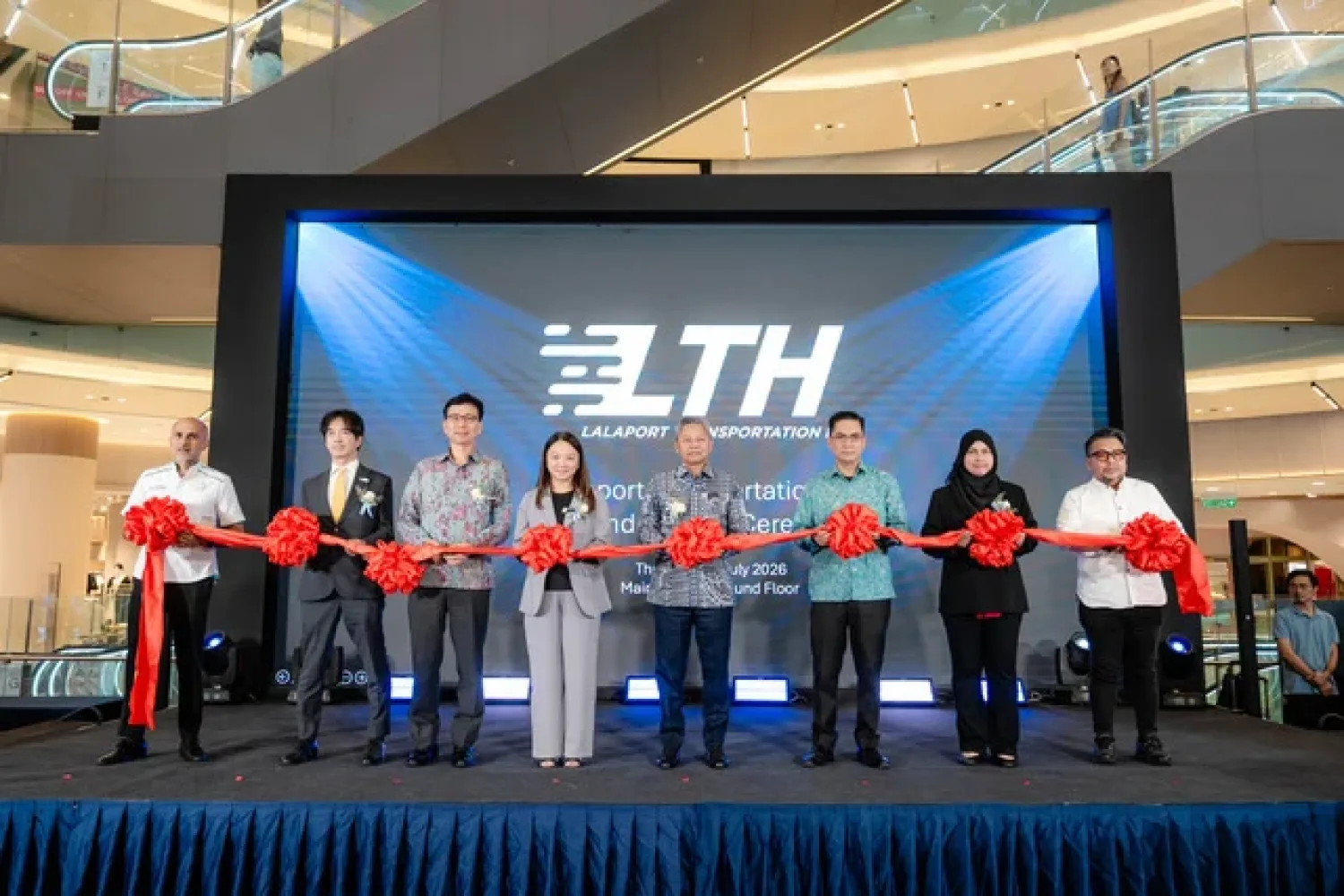 HAB PENGANGKUTAN LALAPORT DILANCARKAN - 30 OPERATOR BAS KHUSUS KE SINGAPURA