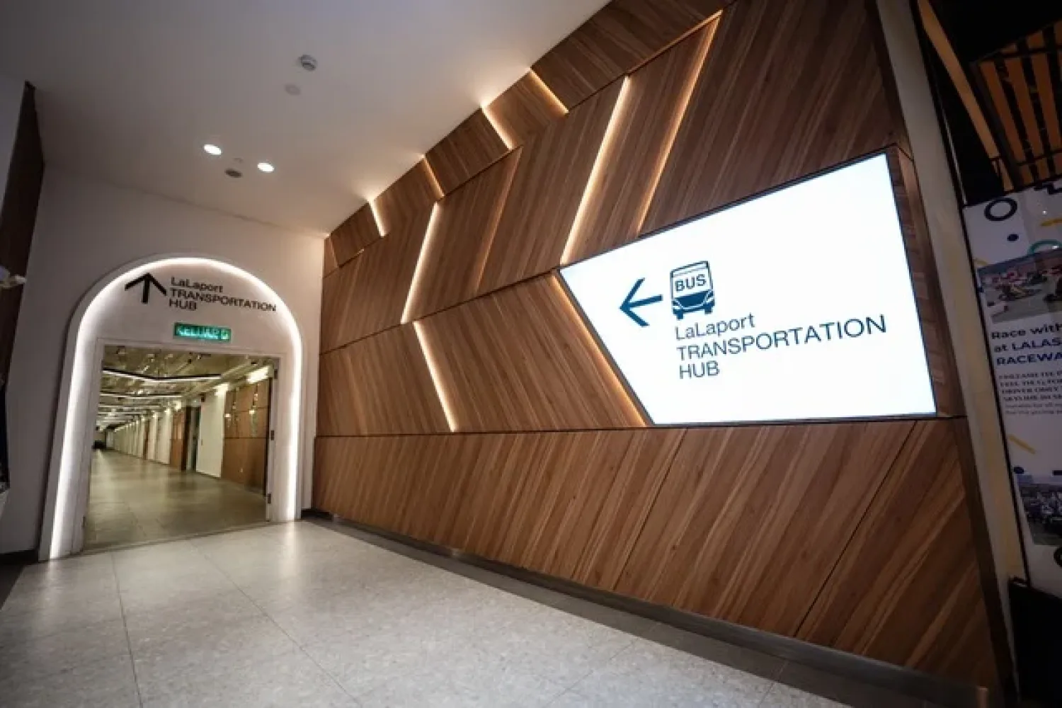 HAB PENGANGKUTAN LALAPORT DILANCARKAN - 30 OPERATOR BAS KHUSUS KE SINGAPURA