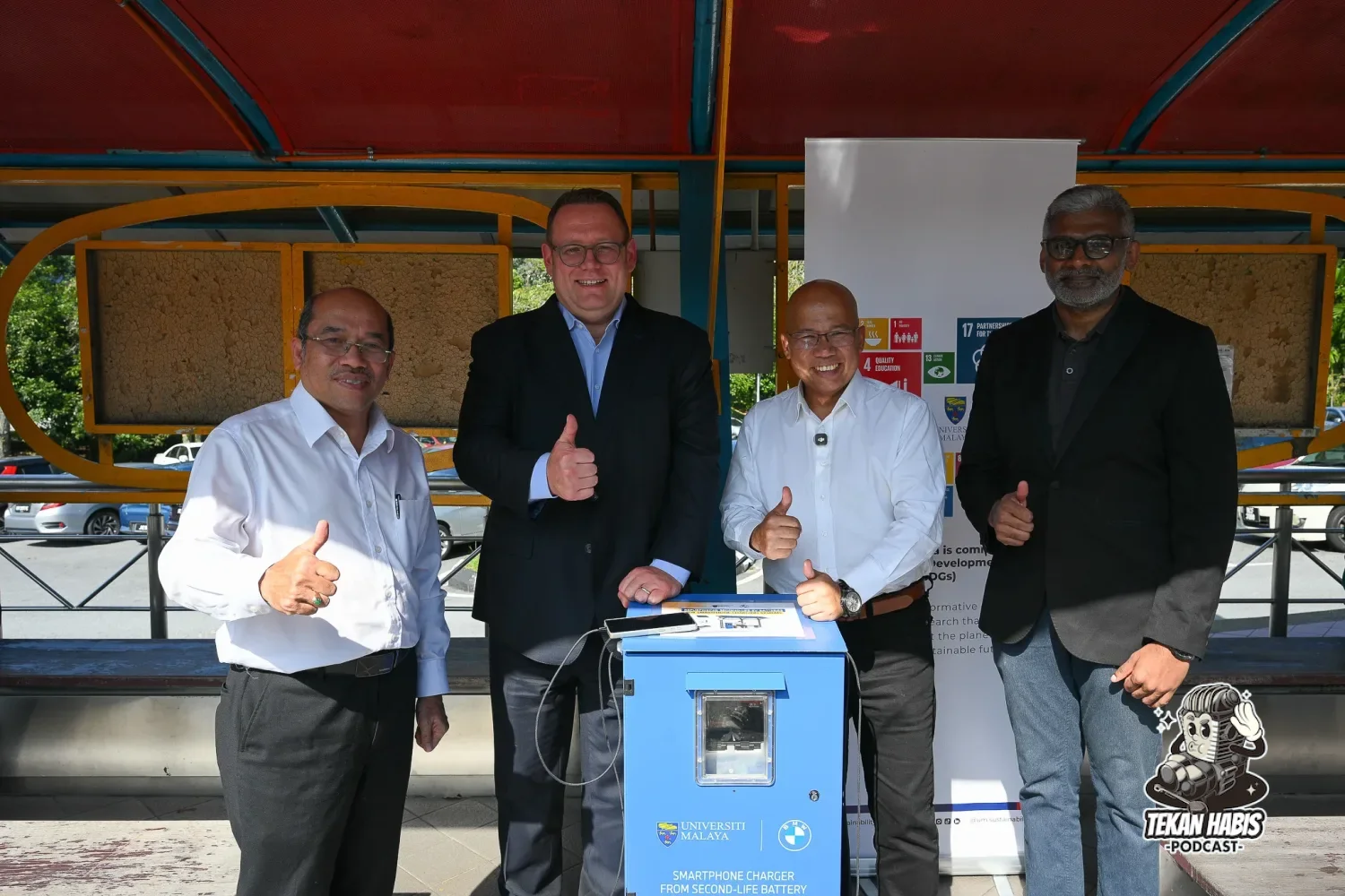 BMW & UM BINA STESEN PENGECASAN TELEFON PINTAR GUNA SOLAR & BATERI EV TERPAKAI HAYAT KEDUA