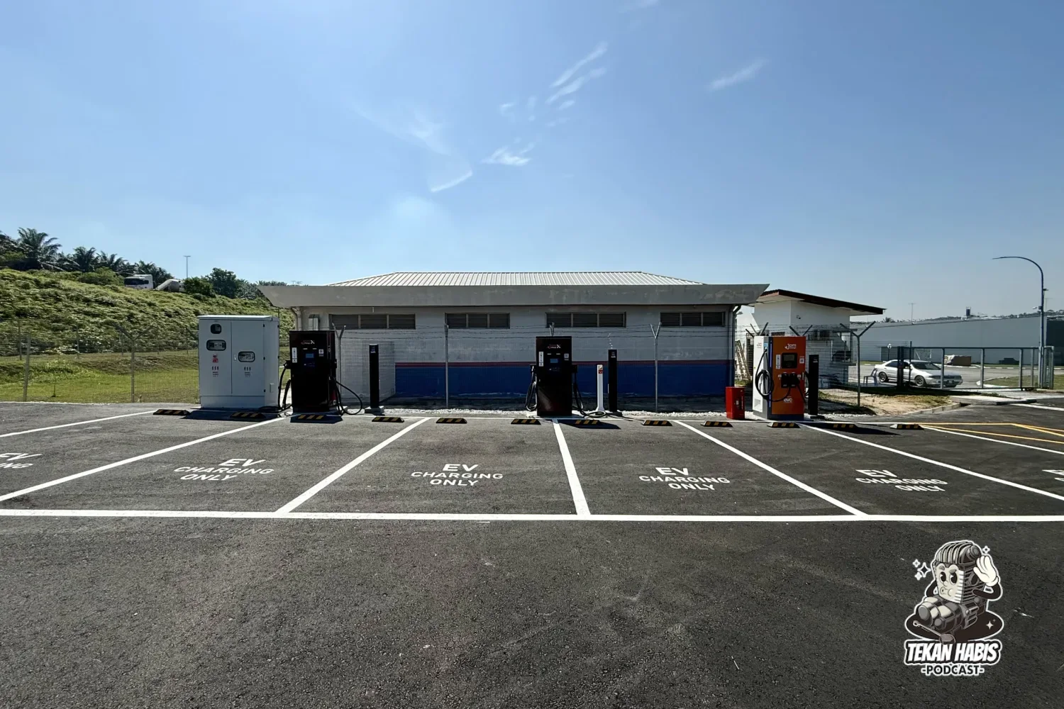 EVC LANCAR JENAMA JOMCHARGEX – RANGKAIAN STESEN PENGECASAN DC 200KW DAN KE ATAS