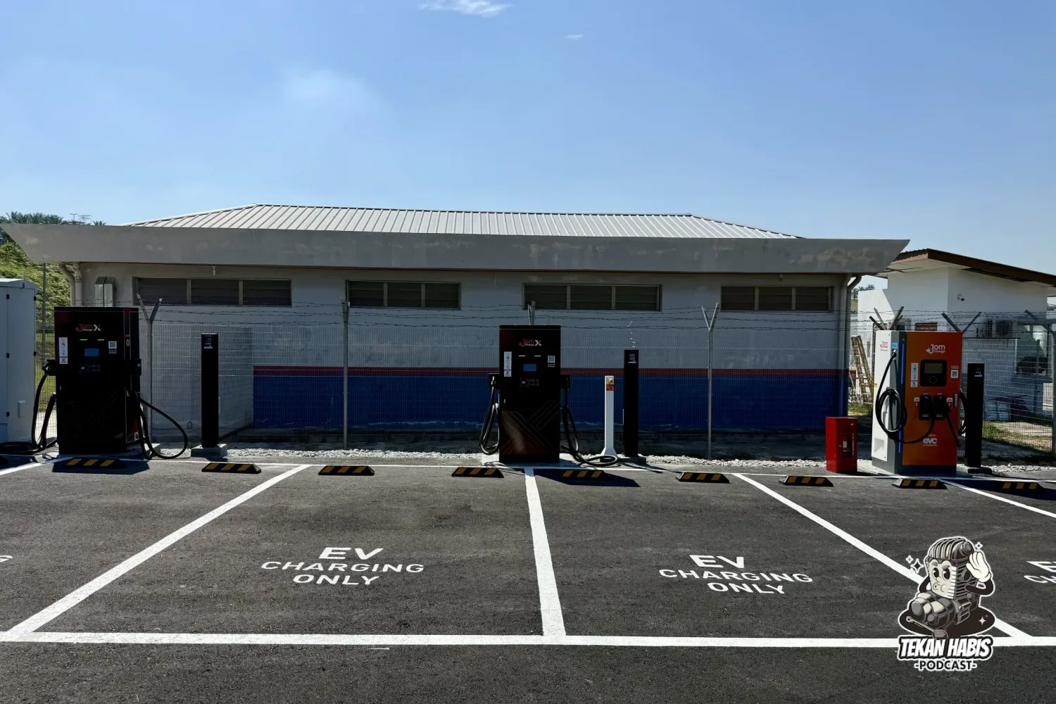 EVC LANCAR JENAMA JOMCHARGEX – RANGKAIAN STESEN PENGECASAN DC 200KW DAN KE ATAS