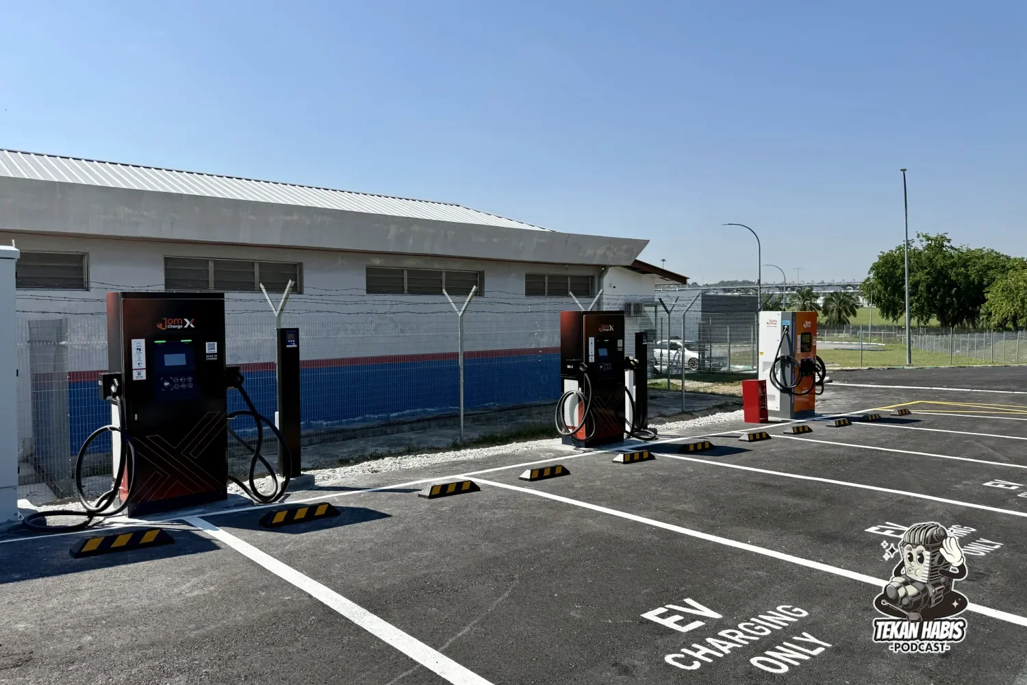 EVC LANCAR JENAMA JOMCHARGEX – RANGKAIAN STESEN PENGECASAN DC 200KW DAN KE ATAS