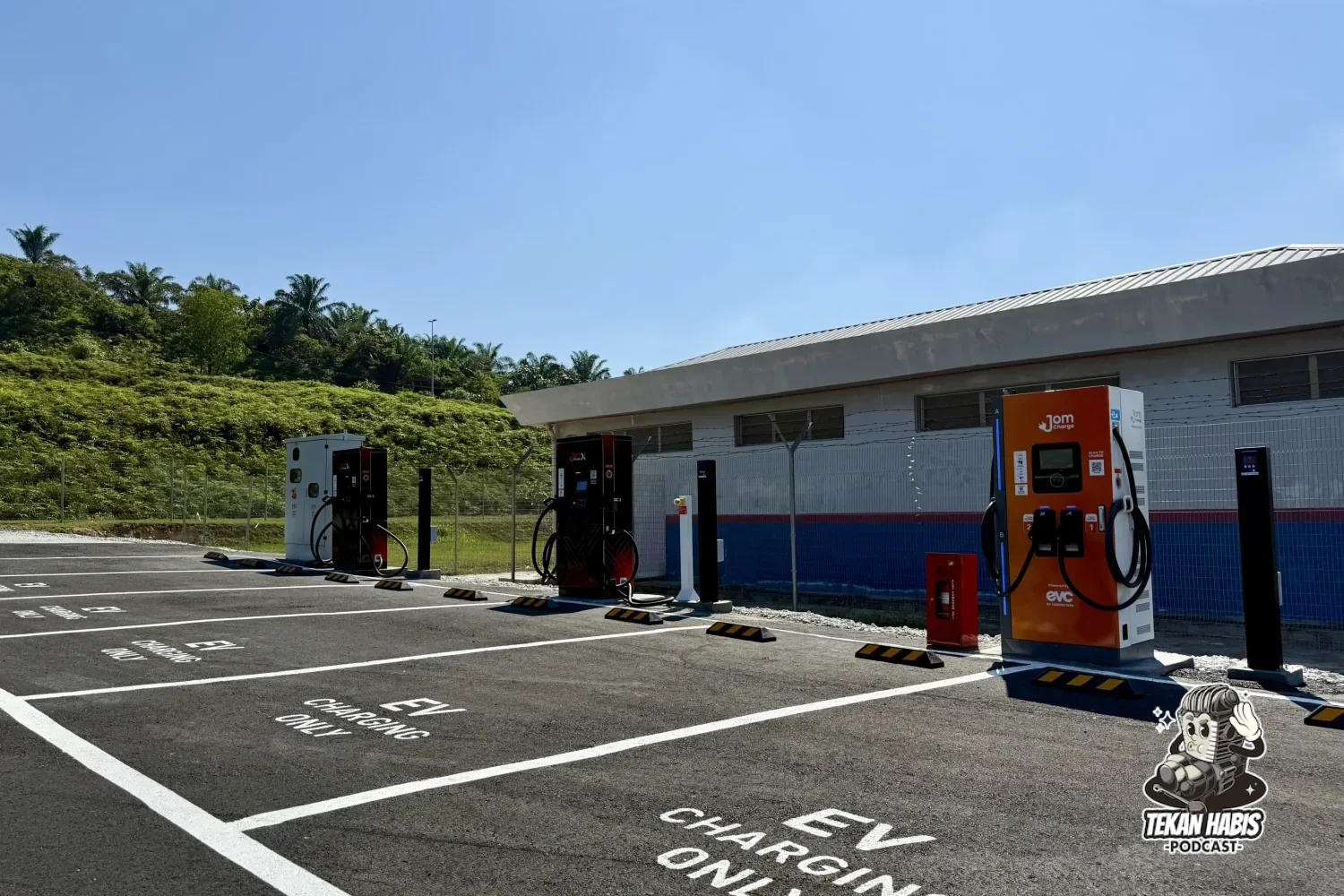 EVC LANCAR JENAMA JOMCHARGEX – RANGKAIAN STESEN PENGECASAN DC 200KW DAN KE ATAS