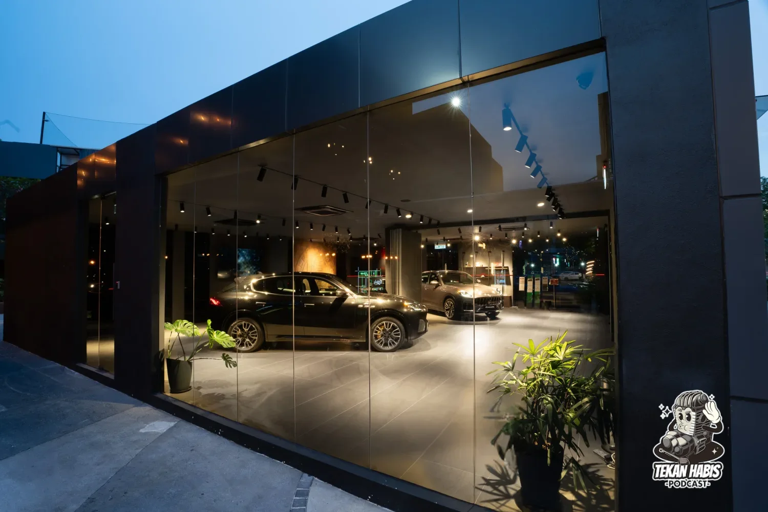 MASERATI KINI DIIMPORT DAN DIEDAR OLEH ATLANTIS AUTOMOBILI
