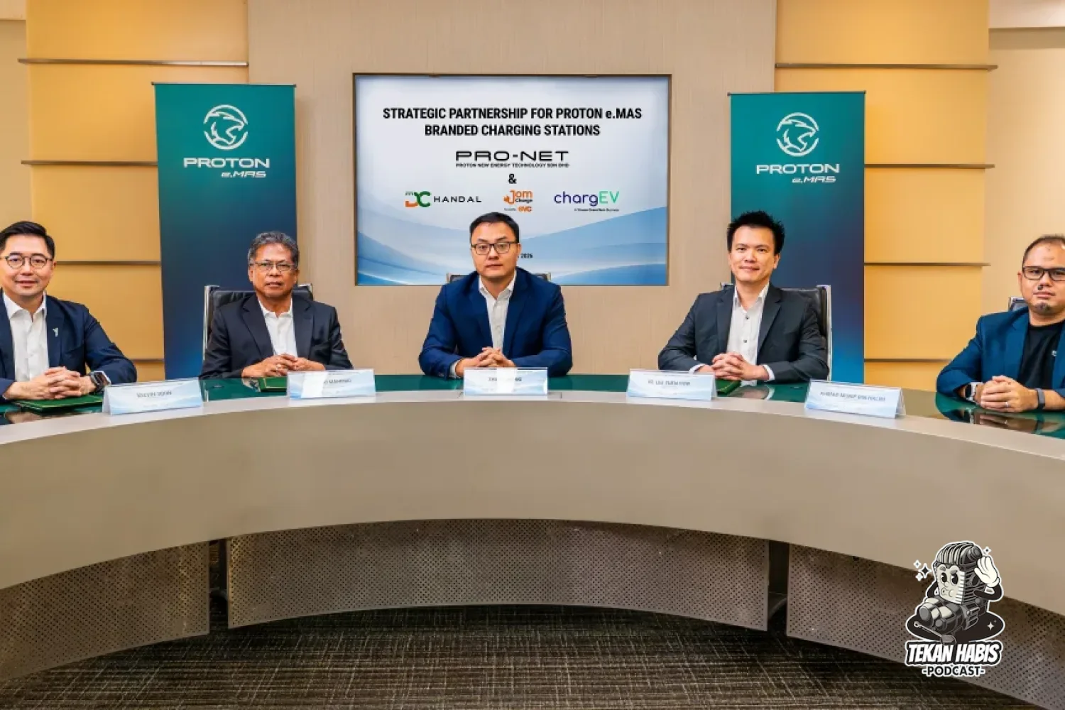 PROTON E.MAS BERKERJASAMA DENGAN 3 CPO UTAMA BANGUNKAN STESEN PENGECASAN SENDIRI
