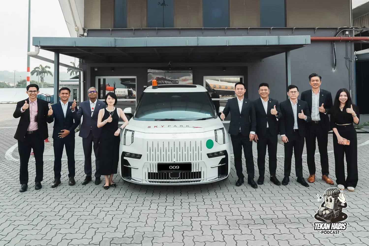 SUBANG SKYPARK KINI GUNA ZEEKR 009 SEBAGAI SHUTTLE VIP