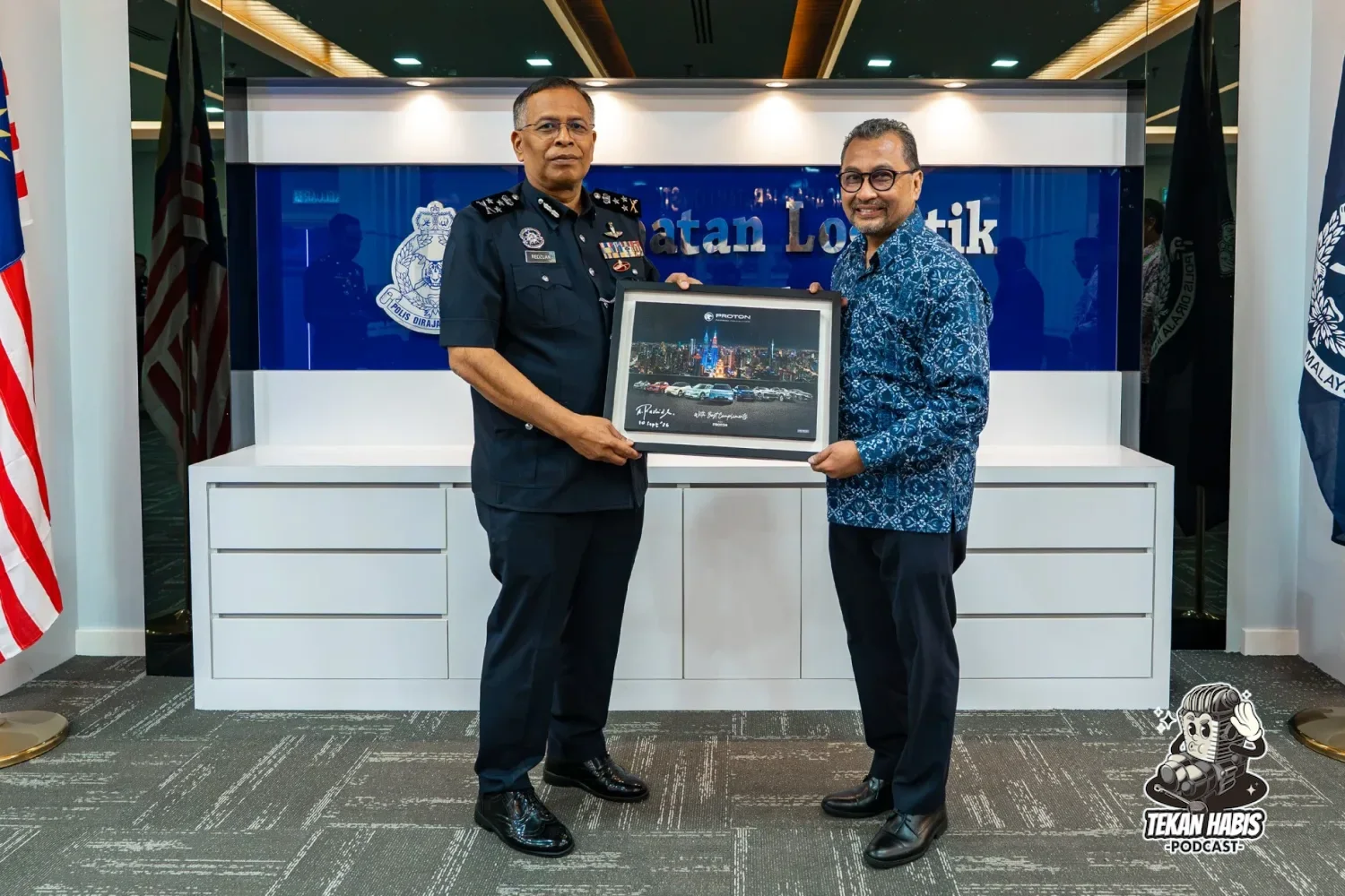 PDRM TERIMA PROTON E.MAS 5, E.MAS 7 & E.MAS 7 PHEV UNTUK PENILAIAN