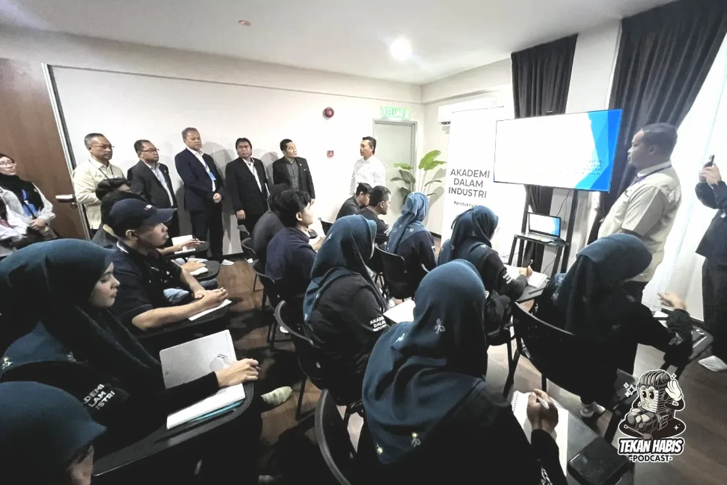 VICTORIOUS STEP RASMIKAN BANGUNAN NO. 7,  58 BAKAT DILATIH PROGRAM AKADEMI DALAM INDUSTRI (ADI)