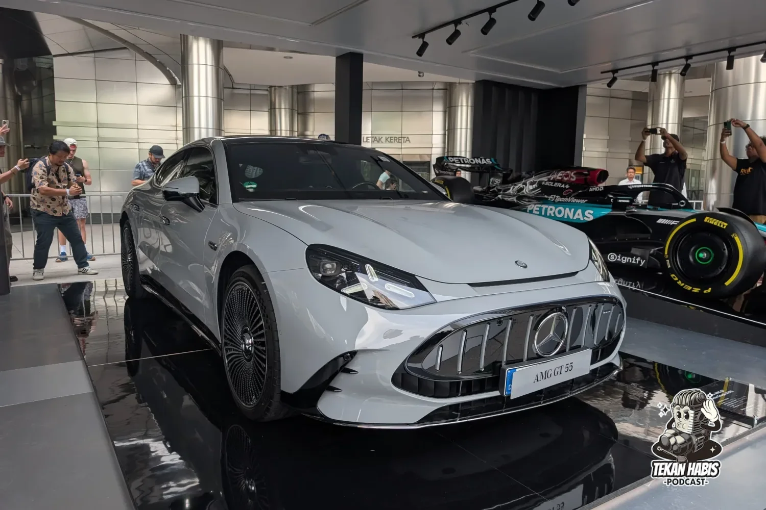 MERCEDES-AMG GT 63 PRO & AMG GT 63 4-DOOR COUPE TAMPIL DI MALAYSIA SEMPENA F1