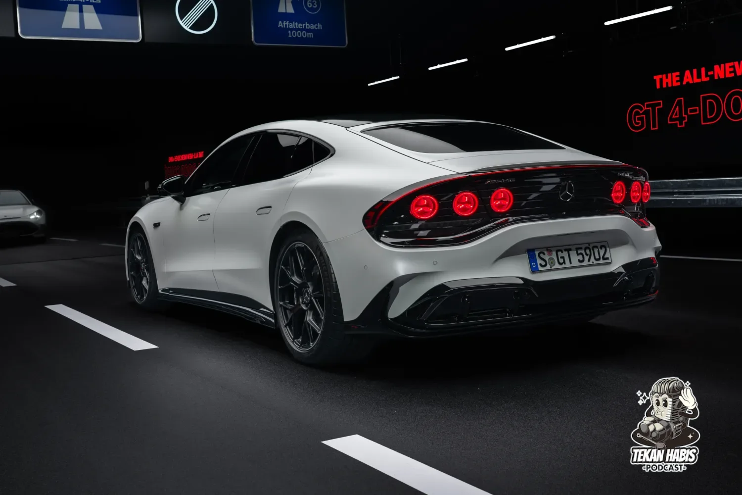 MERCEDES-AMG GT 63 PRO & AMG GT  63 4-DOOR COUPE TAMPIL DI MALAYSIA SEMPENA F1