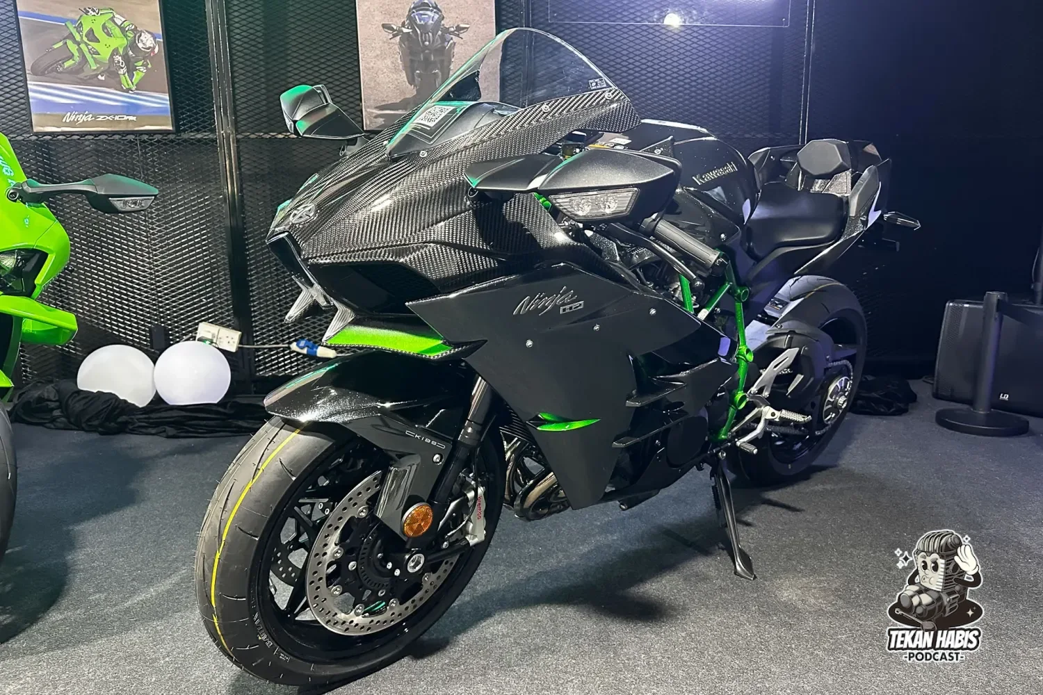 2026 Kawasaki Ninja H2 Carbon.