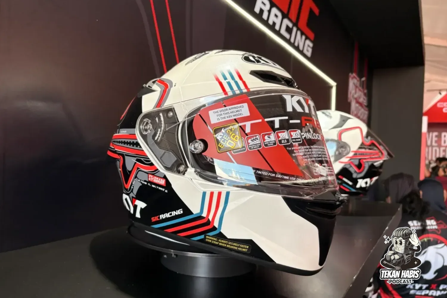 KYT TT-REVO SIC Racing.