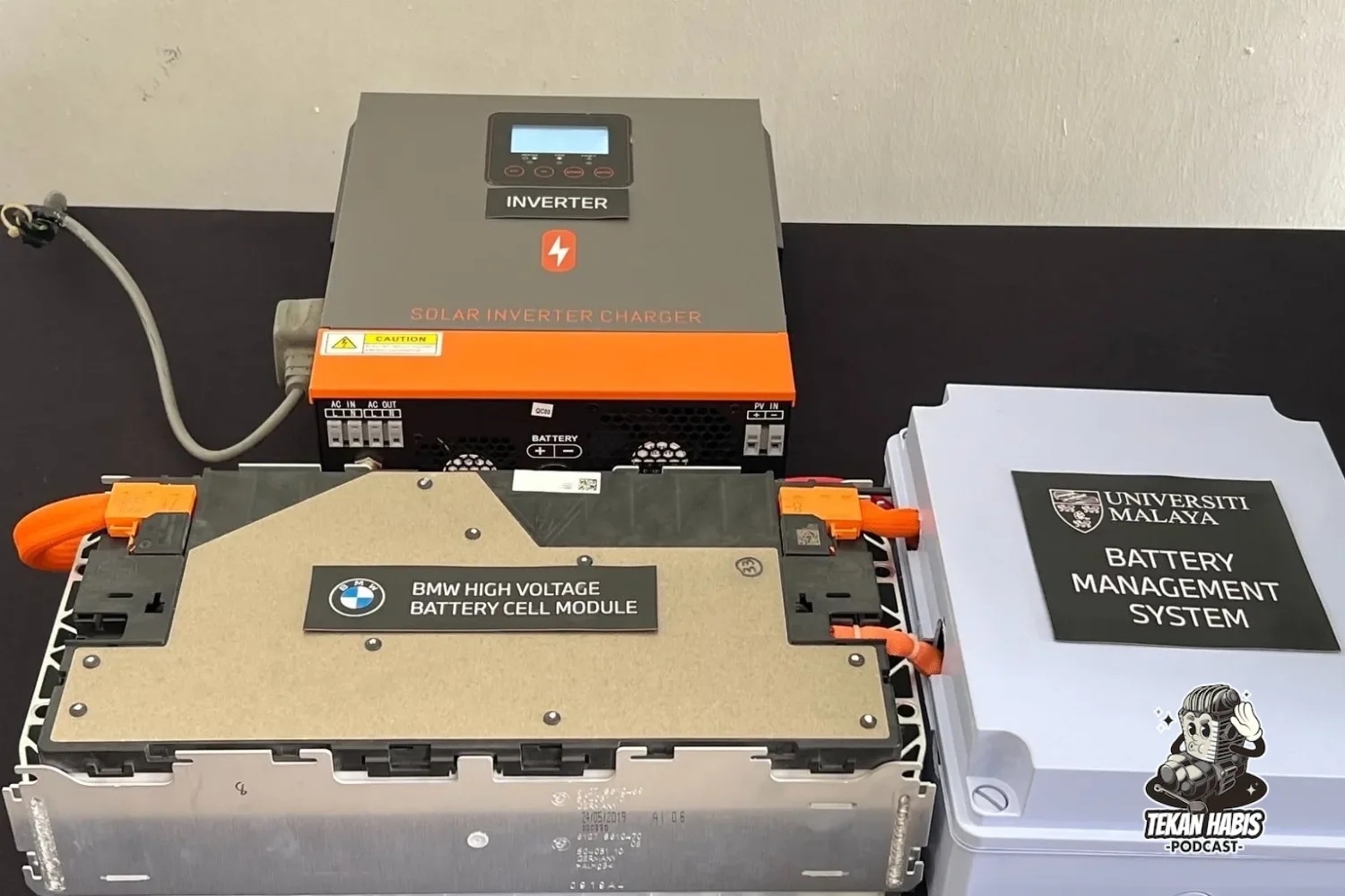 UM Dan BMW Demonstrasi Penyimpan Tenaga Solar Menggunakan Bateri EV Terpakai