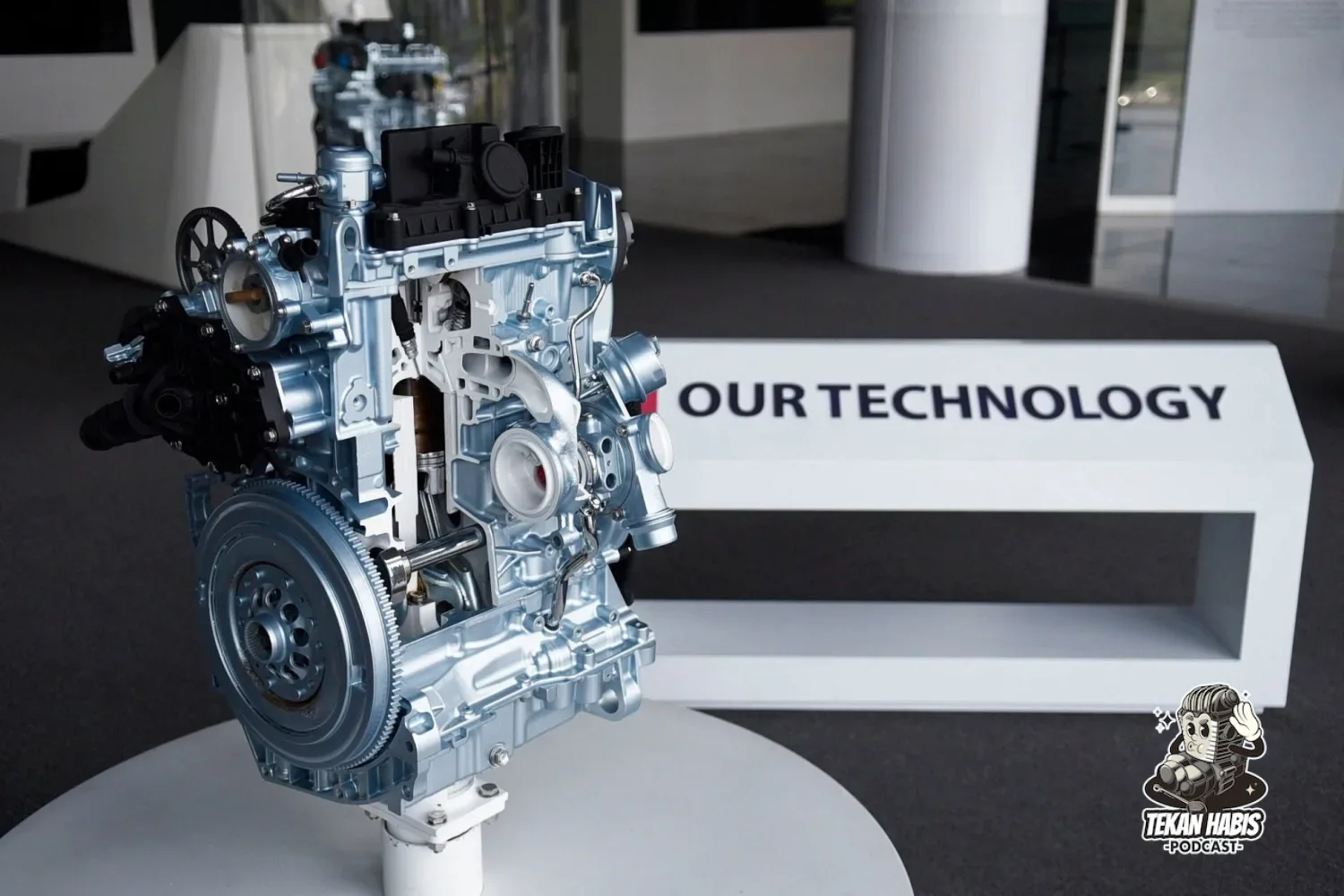 PROTON SUMBANGKAN 8 ENJIN KEPADA INSTITUSI TVET TEMPATAN